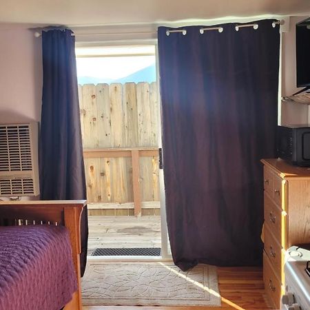 Angel Cottage With A Sauna Or The Cozy With A Jacuzzi Tub, Both Are Studios With A View Of Mount Shasta Εξωτερικό φωτογραφία