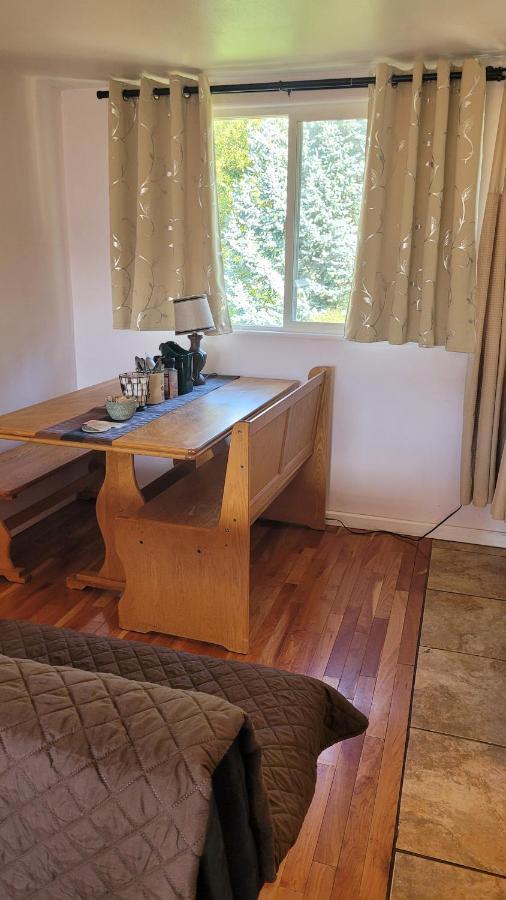 Angel Cottage With A Sauna Or The Cozy With A Jacuzzi Tub, Both Are Studios With A View Of Mount Shasta Εξωτερικό φωτογραφία